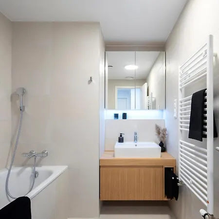 Castle View From 25th Floor - Skypark Retreat, Parking 아파트 *