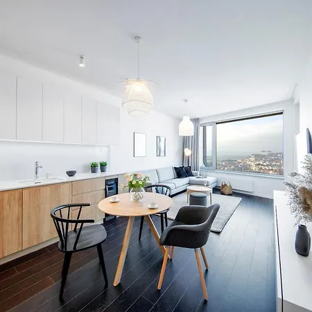 Apartment Castle View From 25th Floor - Skypark Retreat, Parking Bratislava