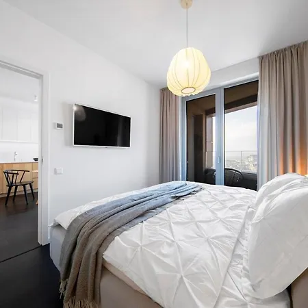 Castle View From 25th Floor - Skypark Retreat, Parking Apartment *