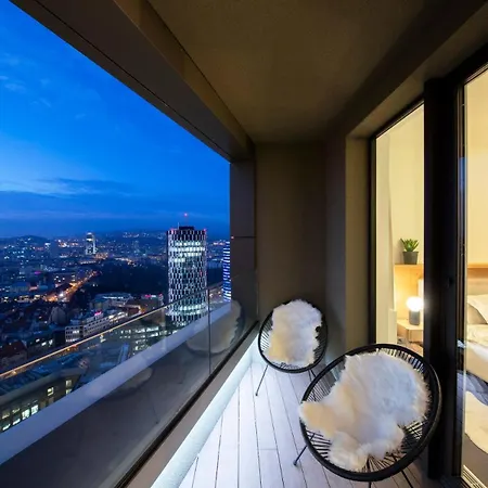 Castle View From 25th Floor - Skypark Retreat, Parking 브라티슬라바