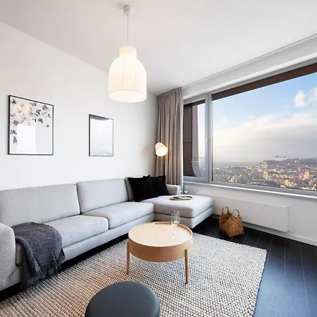 Castle View From 25th Floor - Skypark Retreat, Parking Apartment *