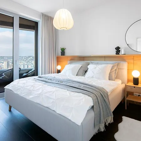 Castle View From 25th Floor - Skypark Retreat, Parking *